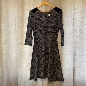 Old navy black and white dress with zipper in back